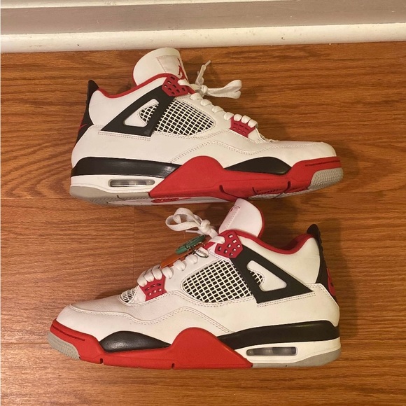 Jordan 4 fire red (2020) - Picture 2 of 6